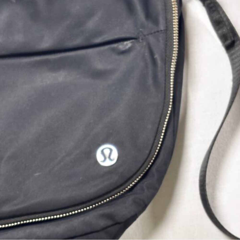 lululemon Everywhere Crossbody Bag Black Silver Metal Hardware Water Repellent - Picture 9 of 15